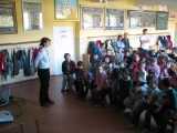 Katka prednáša deťom zo ZŠ v Strede nad Bodrogom
